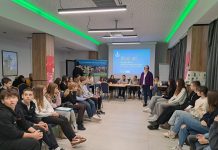 Članice Dječjeg foruma na 18. Susretu foruma i vijeća djece u Zagrebu