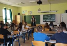 Općina Rešetari donirala pametnu ploču Osnovnoj školi “Ante Starčevića”