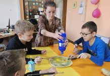 Pčelice u knjižnici: Održana edukativno likovna radionica