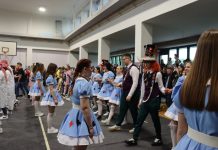 Plesom u život: Novogradiški maturanti otplesali quadrillu