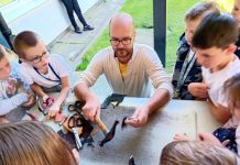 Čuvari tradicije u školskom dvorištu: Izložba starih zanata u OŠ Mato Lovrak