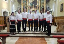 Duhovna glazba ispunila crkvu u Starom Petrovom Selu; Nastupili članovi klape Sveti Ante iz Zagreba