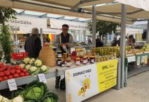 Bogata ponuda na novogradiškoj tržnici: Med, povrće, grah i začini na dohvat ruke