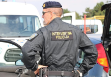 Iz automobila koji se kretao u svatovskoj koloni pucao iz plinskog pištolja