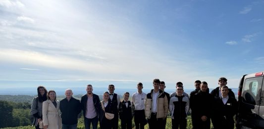 Kad učionica postane vinograd: Učenici IOŠ-e na edukaciji u Podgorju