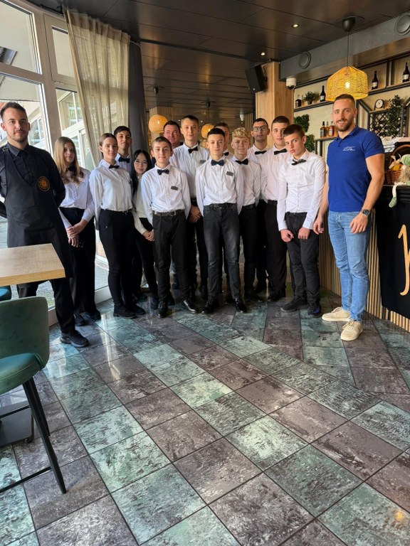 575171463_840585771823348_7825101199722714850_n_576x768