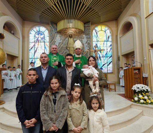 Krštenje petog djeteta roditelja Gelemanović u Davoru