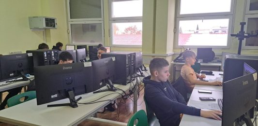 Učenici Elektrotehničke i ekonomske škole Nova Gradiška prvi put sudjelovali na natjecanju iz Glagomatike