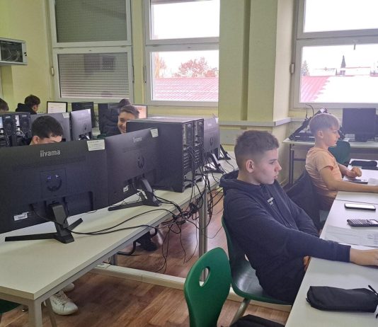 Učenici Elektrotehničke i ekonomske škole Nova Gradiška prvi put sudjelovali na natjecanju iz Glagomatike