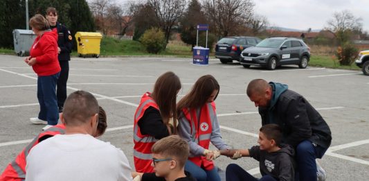 Kako reagirati u slučaju požara: Održana vježba evakuacije u školi u Starom Petrovom Selu