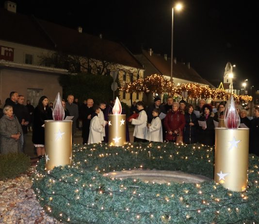 Upaljena prva adventska svijeća u našem gradu