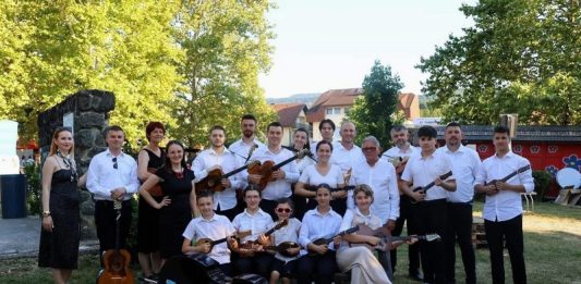 KUD-u “Tamburica” Srebrna plaketa na 32. Susretu hrvatskih tamburaških orkestara i sastava!