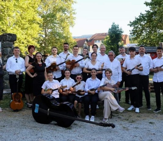 KUD-u “Tamburica” Srebrna plaketa na 32. Susretu hrvatskih tamburaških orkestara i sastava!
