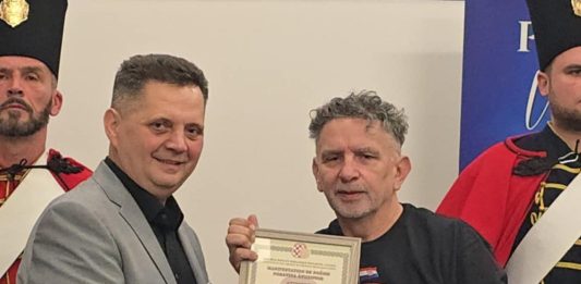 Zrinko Kapetanić primio Povelju “Jean Michel Nicolier” za promicanje hrvatskog identiteta