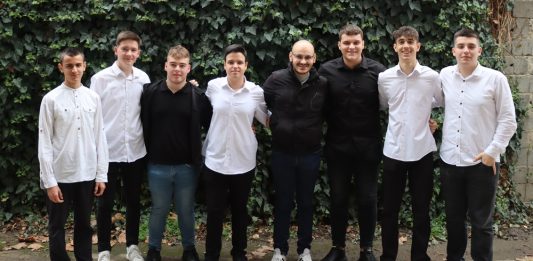 Kad učenici zasjaju, srce je kao kuća: Priča nastavnika Petra Kičića iz ETEŠ-a Nova Gradiška