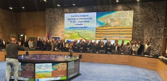 Ministar Vlajčić dodijelio ugovore mladim poljoprivrednicima vrijedne 6,2 milijuna eura