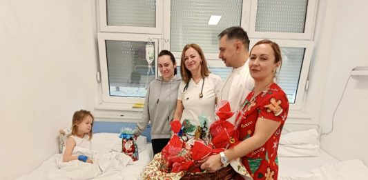 Sveti Nikola već stigao na Odjel za pedijatriju novogradiške bolnice