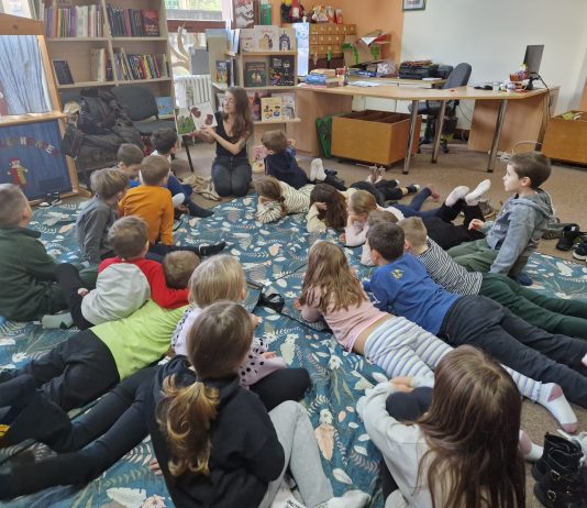 Posjet prvašića Dječjem odjelu Gradske knjižnice: “Knjiga je prozor u drugi svijet!”