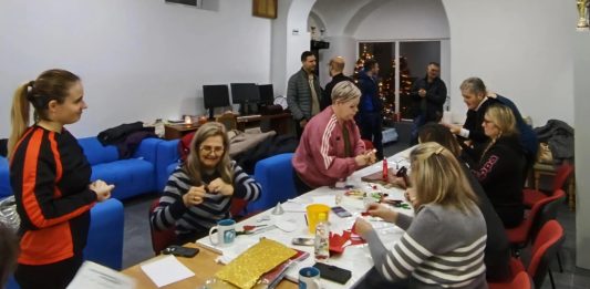 Božićna kreativna radionica u Udruzi gluhih i nagluhih Nova Gradiška