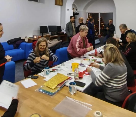 Božićna kreativna radionica u Udruzi gluhih i nagluhih Nova Gradiška