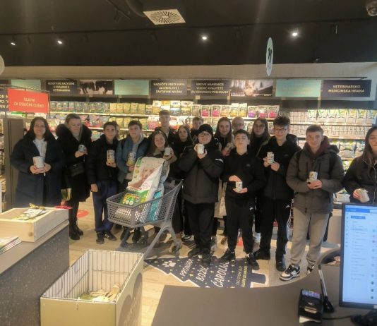 Njihov “tajni prijatelj”: Mladi “Lovrakovci” skupili hranu za napuštene životinje