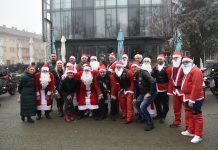 Tradicija se nastavlja: Moto Mrazovi i ove godine razveselili mališane