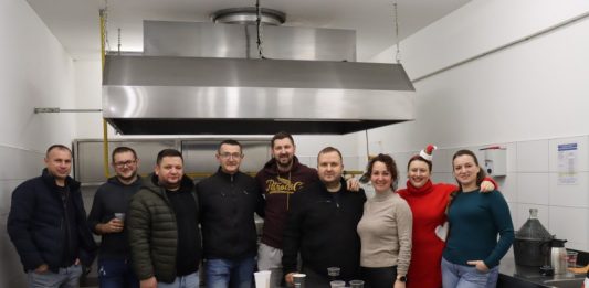 Veselo i raspjevano: Advent u Starom Petrovom Selu okupio brojne posjetitelje