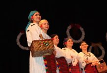 “Sačuvajmo običaje stare”: “Trenkovci” “napunili” dvoranu Doma kulture, nastavak večeras