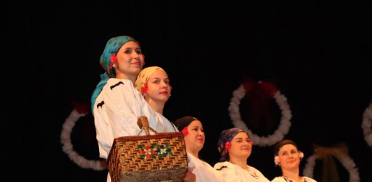 “Sačuvajmo običaje stare”: “Trenkovci” “napunili” dvoranu Doma kulture, nastavak večeras