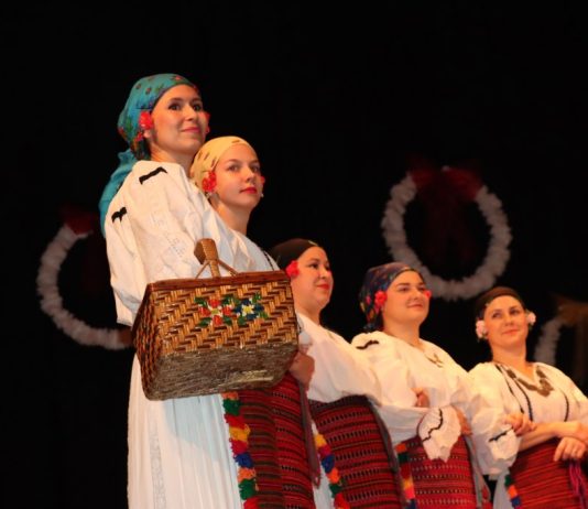 “Sačuvajmo običaje stare”: “Trenkovci” “napunili” dvoranu Doma kulture, nastavak večeras