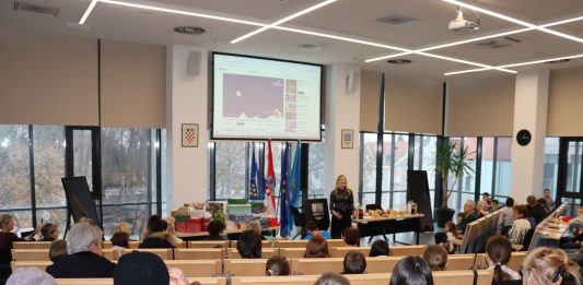 Božićno druženje i pokloni za osmijehe djece udomiteljskih obitelji