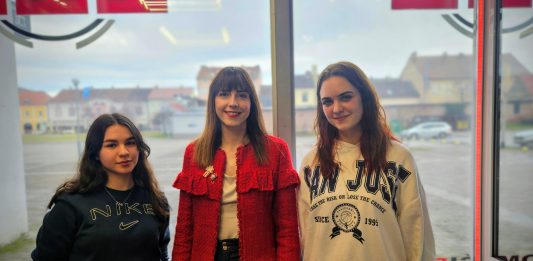 Glas mladih koji se čuje: Školski radio Gimnazije Nova Gradiška kao mjesto kreativnosti i zajedništva