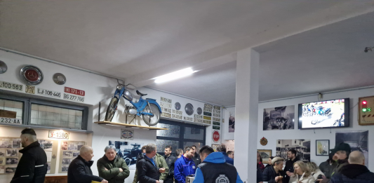 Kad prošlost vozi: Noć muzeja u režiji Oldtimer kluba „Classic ’99“