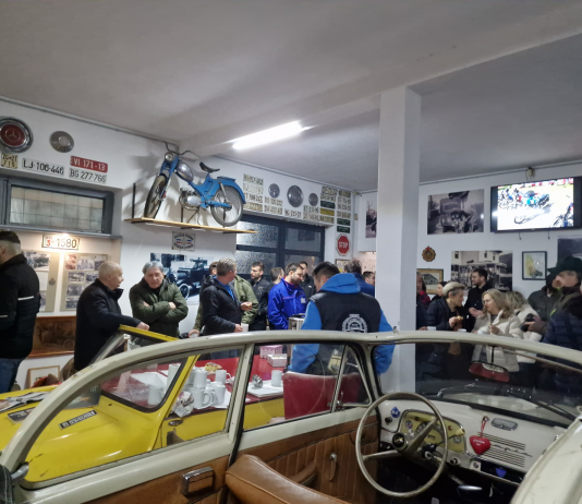 Kad prošlost vozi: Noć muzeja u režiji Oldtimer kluba „Classic ’99“