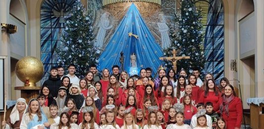 Oni drže do tradicije: Ponovno izveden igrokaz „Božić u Davoru“