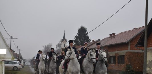 Ove subote: kad zapjevaju tambure i zazvecka potkova – 7. Pokladno jahanje u Dragaliću