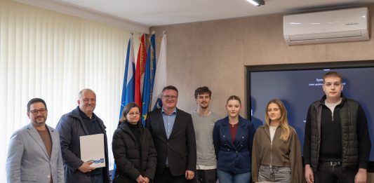 Brodsko-posavska županija: Potpisani ugovori o stipendiranju studenata medicine