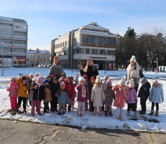 Snježna šetnja puna veselja: Djeca iz DV Radost prvi put bez užeta istražila zimske radosti