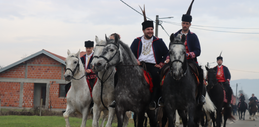Konji, običaji i zajedništvo: pokladno jahanje ponovno u Dragaliću