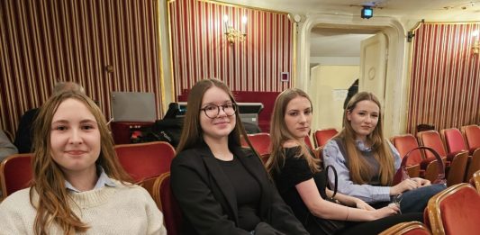 Učenici OŠ Mato Lovrak uživali u baletnoj predstavi Žar-ptica