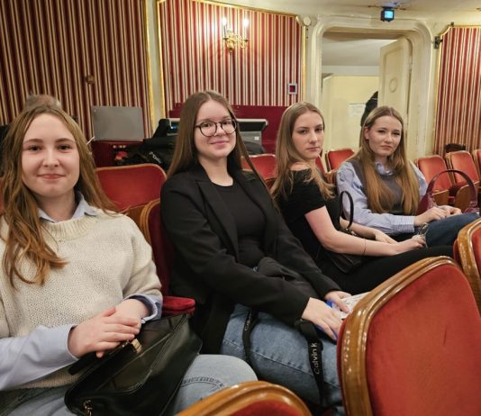 Učenici OŠ Mato Lovrak uživali u baletnoj predstavi Žar-ptica