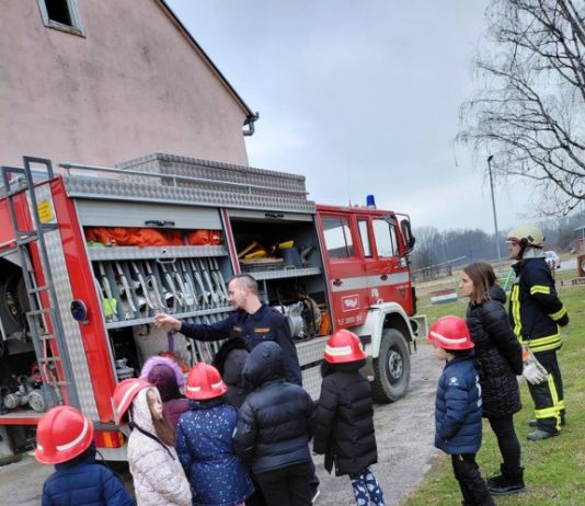 Lijepo je biti vatrogasac: Članovi DVD Vrbje družili se s najmlađim mještanima