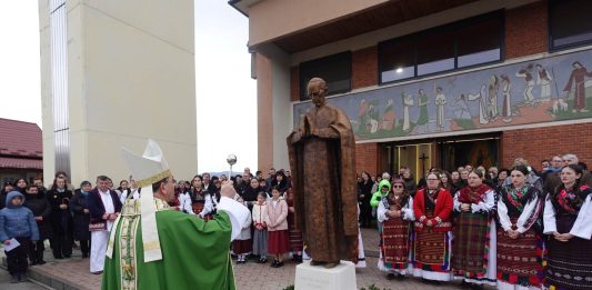 Biskup Ivo Martinović blagoslovio kip blaženog Alojzija Stepinca u Zapolju