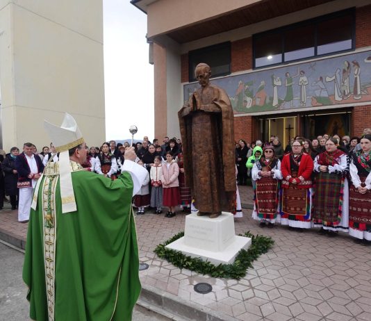 Biskup Ivo Martinović blagoslovio kip blaženog Alojzija Stepinca u Zapolju