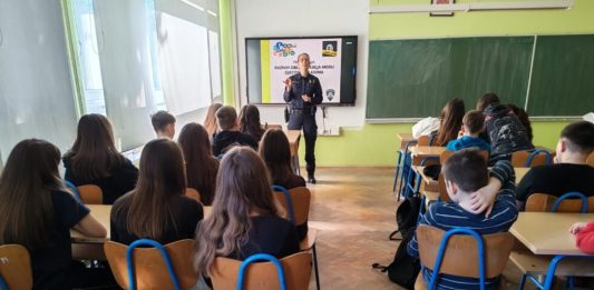 Policijska službenica Irena Held održala predavanje sedmašima Lovrakovcima o različitim oblicima nasilja