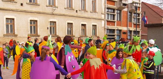 Davor u znaku maškara: Šarena povorka, zabava i nagrade ove nedjelje