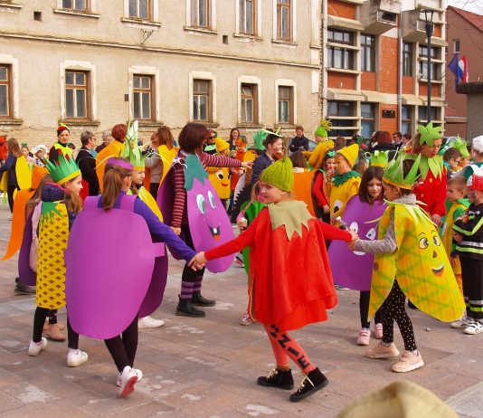 Davor u znaku maškara: Šarena povorka, zabava i nagrade ove nedjelje