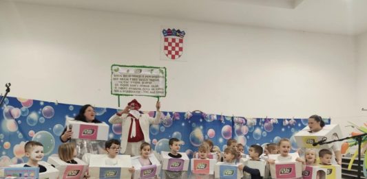 Veseli dječji maskenbal razveselio Staro Petrovo Selo