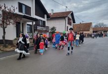 Cernik oživio pokladnu tradiciju: Male maškare uveseljavale mještane