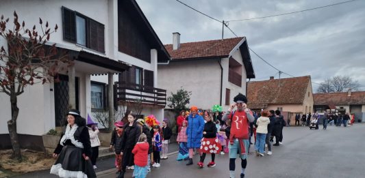 Cernik oživio pokladnu tradiciju: Male maškare uveseljavale mještane